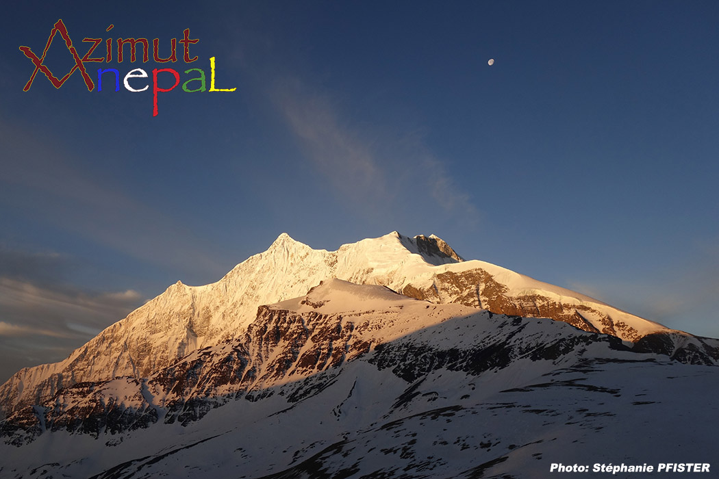 Click to enlarge image du_Thapa_Peak_de_bon_matin.JPG